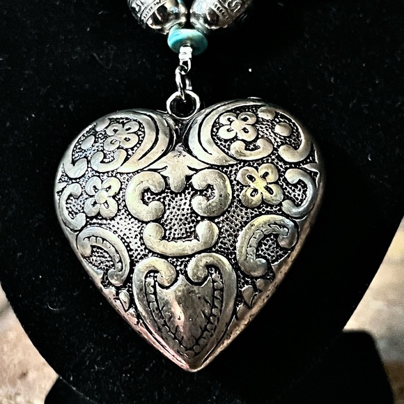 Turquoise necklace and stretch bracelet - Picture 2 of 5